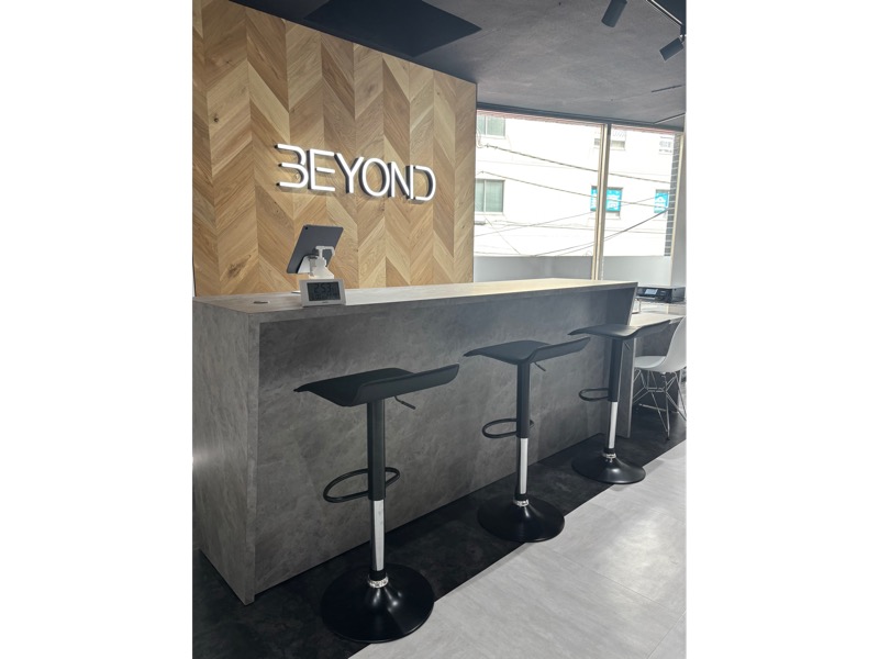 BEYONDのTOP画像