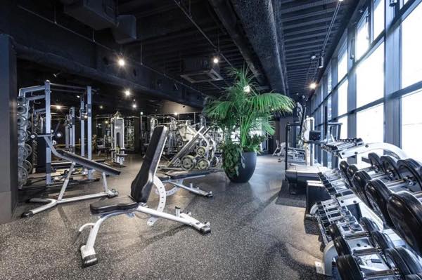 DEE（ディー）のジム公式画像